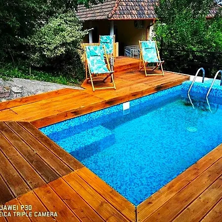 לינה וארוחת בוקר Villamerica 3*